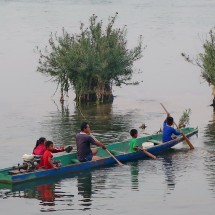 Family on Mekong near Don Det of Si Phan Don (4000 islands)