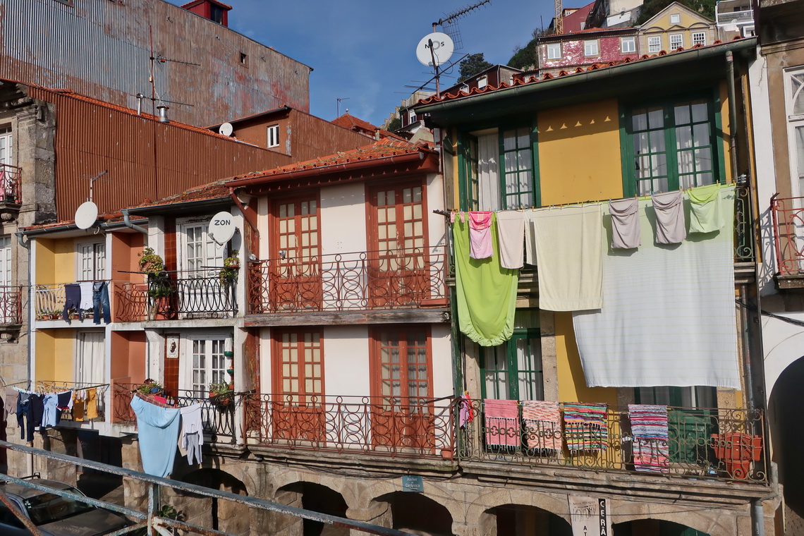 Drying laundry in Porto