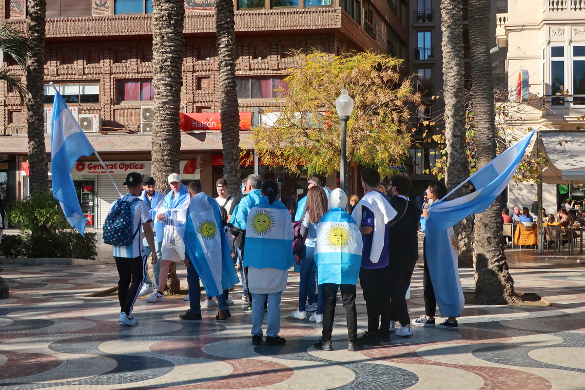 Argentine fans waiting for the final game 