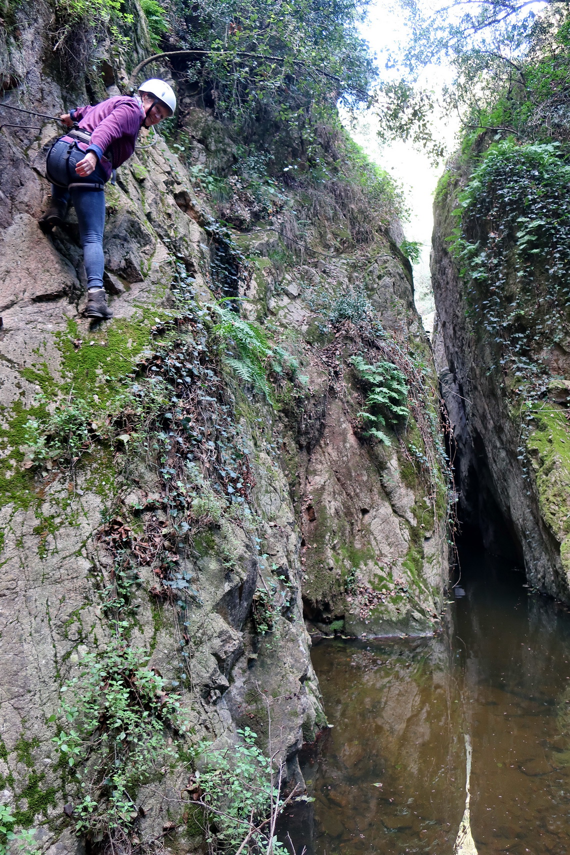 Marion in front of the gap of the Gorges de Salenys