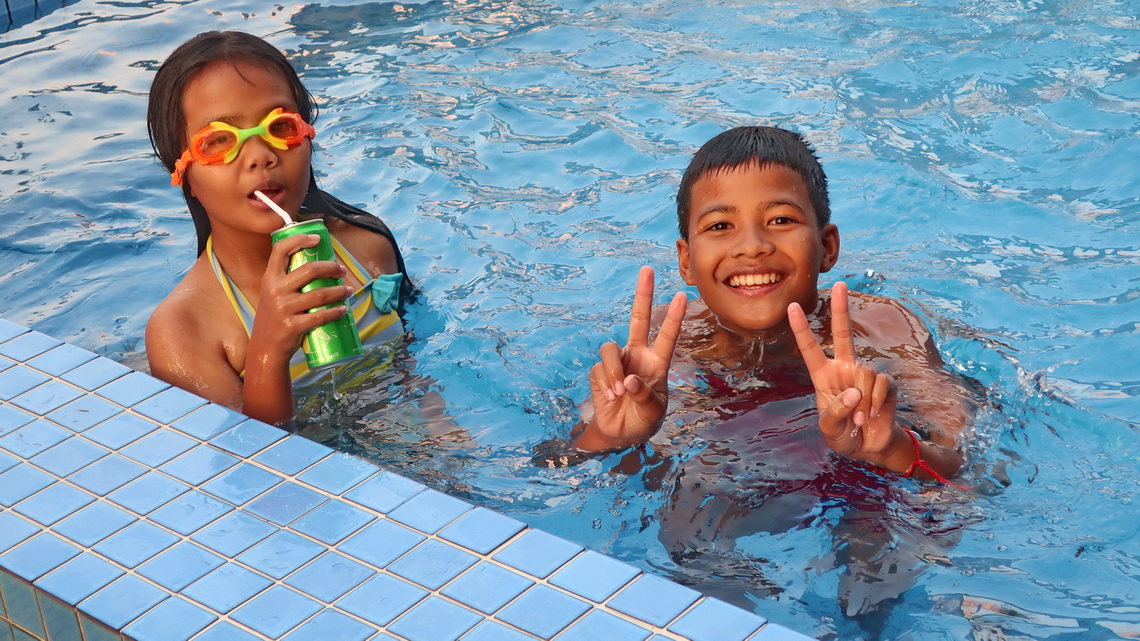 Happy Cambodian Kids in the pool on top of our hotel in Phnom Penh - King Grand Boutique