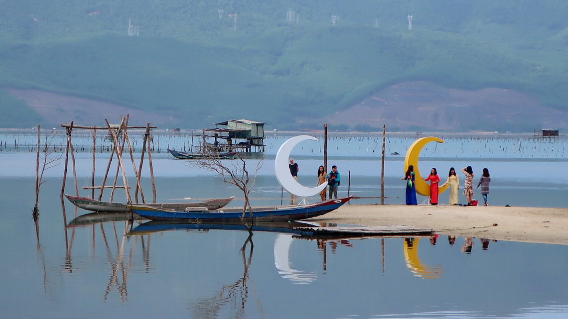 Tourists on the laguna of Lang Co