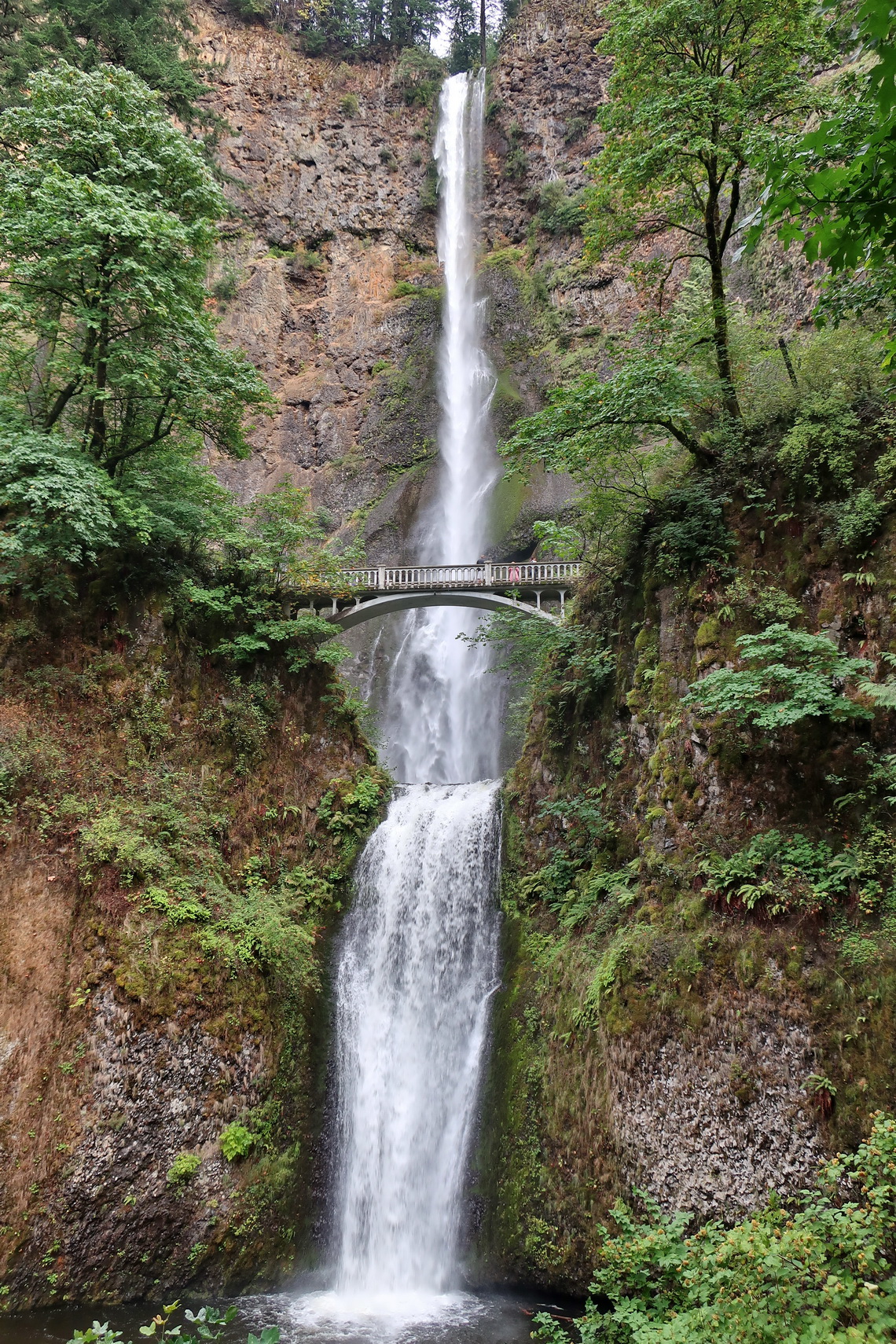 189 meters high Multnomah Falls