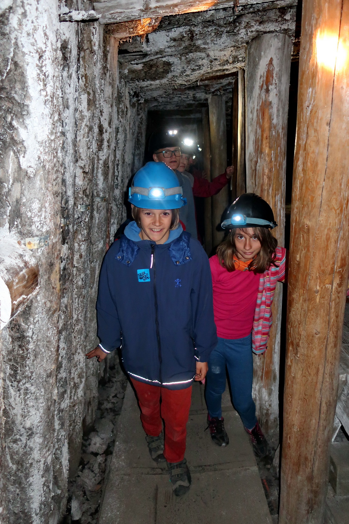 Kids in the tunnel to the Atlas Coal Mine entry