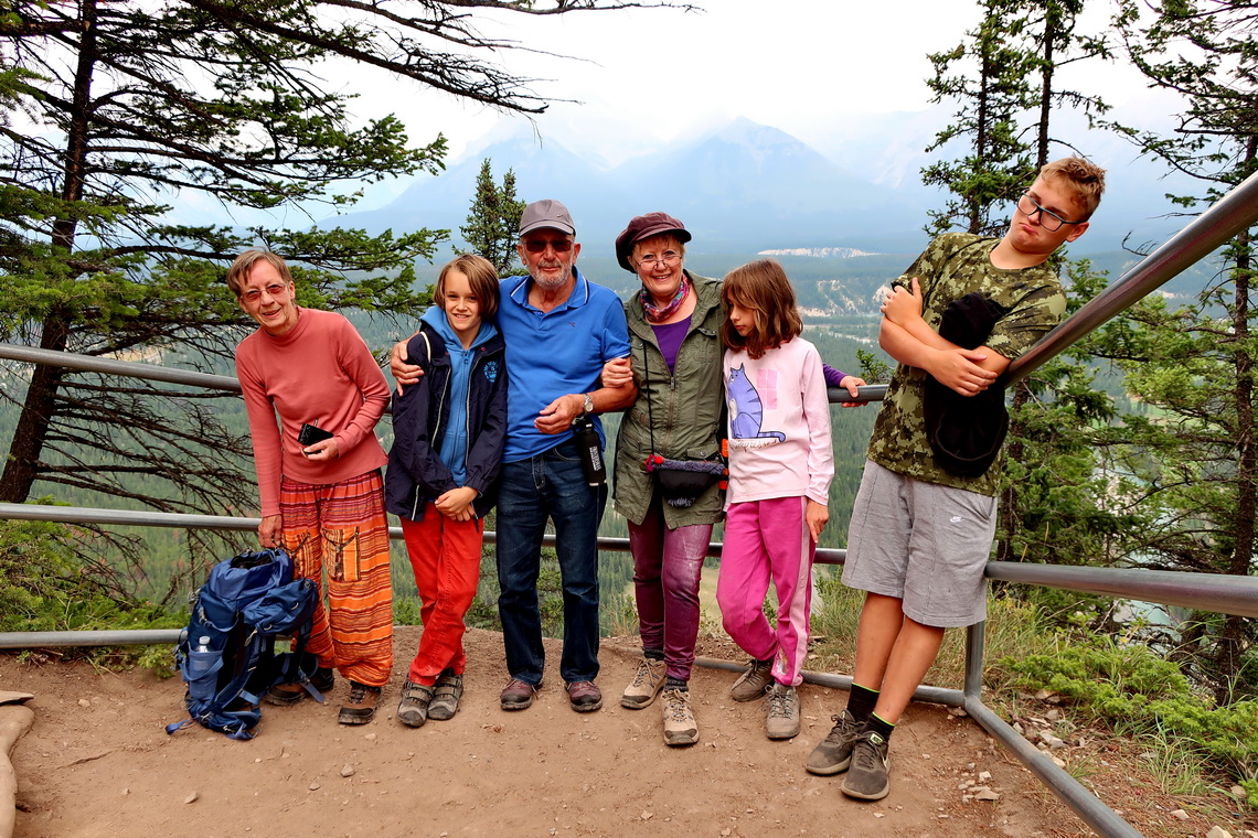 Jutta, Jay, Hermann, Marion, Rosemarie and Kuba close to the top of Tunnel Mountain