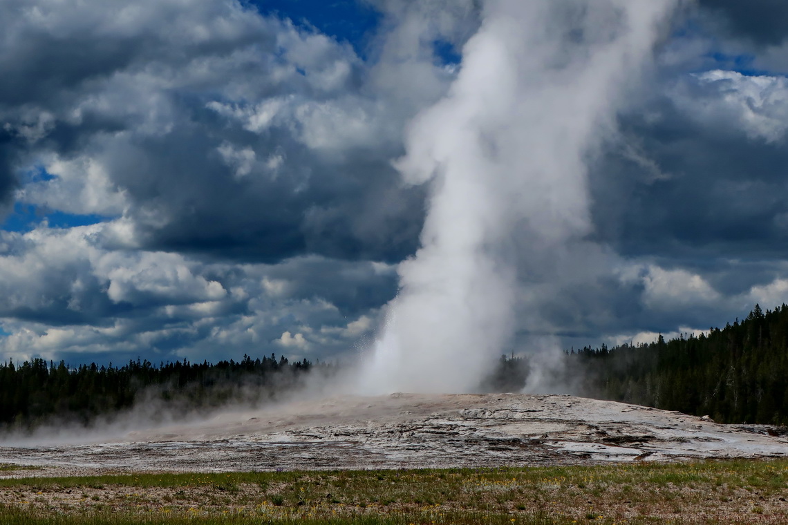 Old Faithful Geyser in action