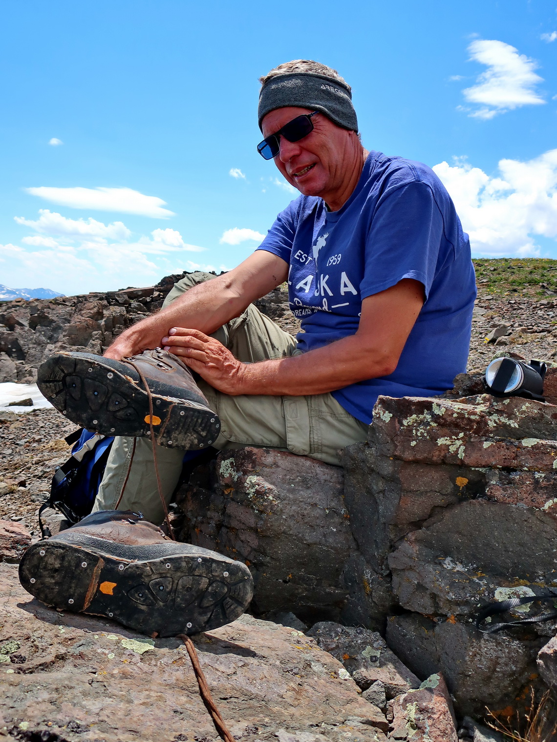 Alfred on top of Brown Mountain with his screwed shoes which did the last trip