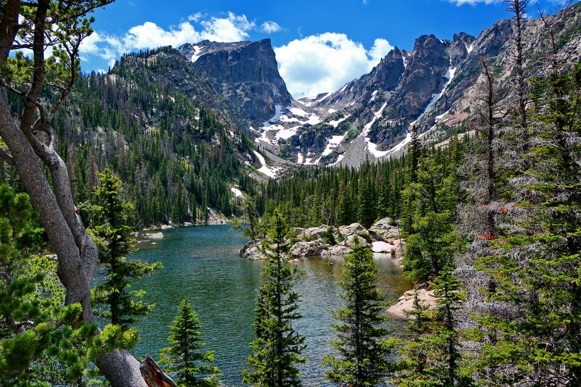 Dream Lake with 3840 meters high Hallett Peak