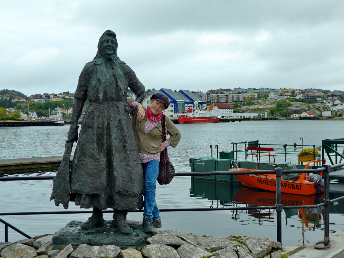 Marion with a fishwife of Kristiansund