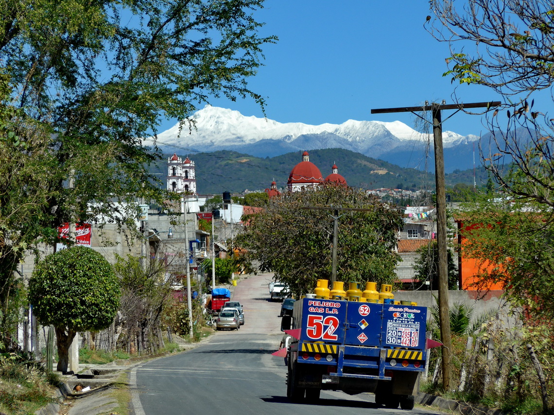 Tonatico with snowy Xinantecatl / Volcan de Toluca in the background