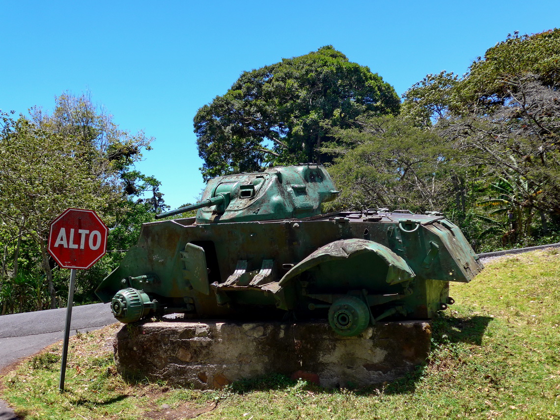 Tank on the street between Matagalpa and Jinotega