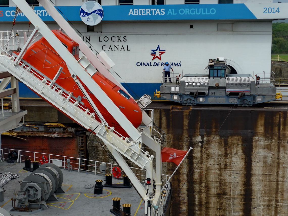 Mule with a lifeboat like a cannon of a huge container vessel