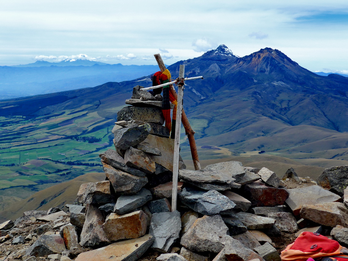 Summit of Corazon with the two Illinizas. We achieved the 5126 meters high northern peak with two friends from Vienna also in January 2004 (right on the picture)