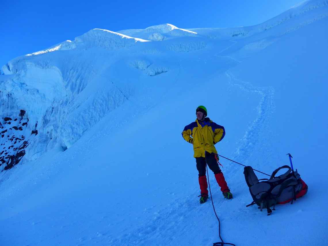 The last meters to the summit of Cayambe - On the zigzag of the track we turned back