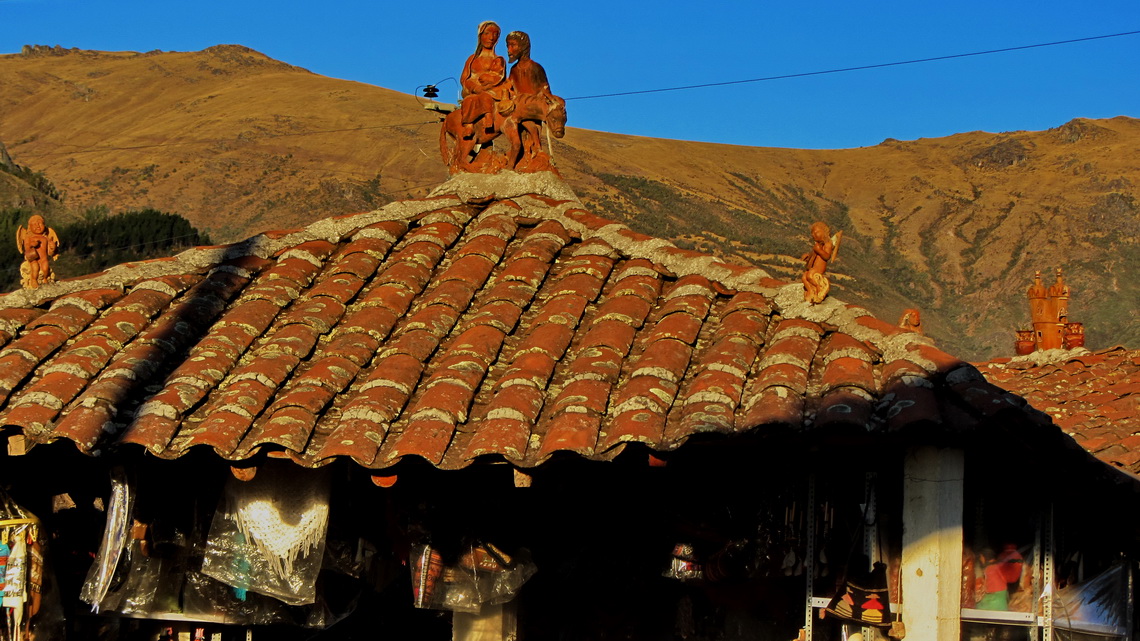 Typical adornment of roofs in the region of Ayacucho