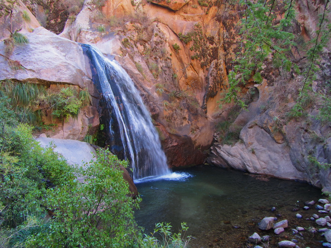 The waterfall at the end of the trail of Rio Colorado