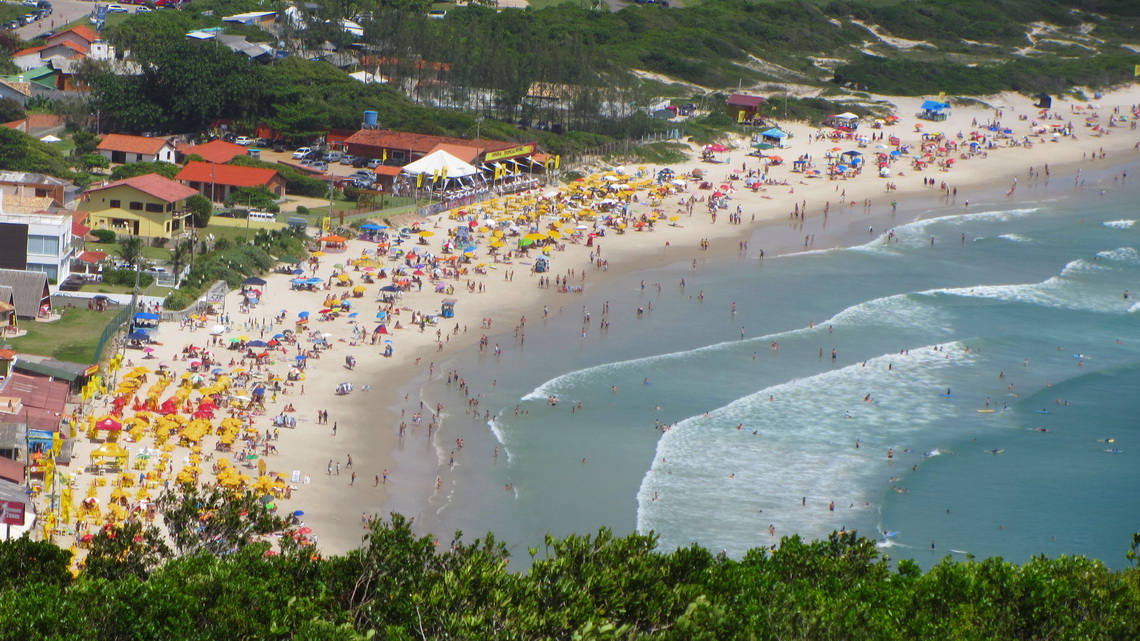 Busy beach of Barra da Lagoa