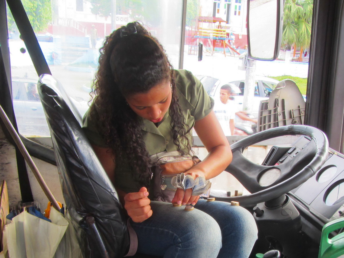 Preparing the change money in the bus from Valenca to the ferry port