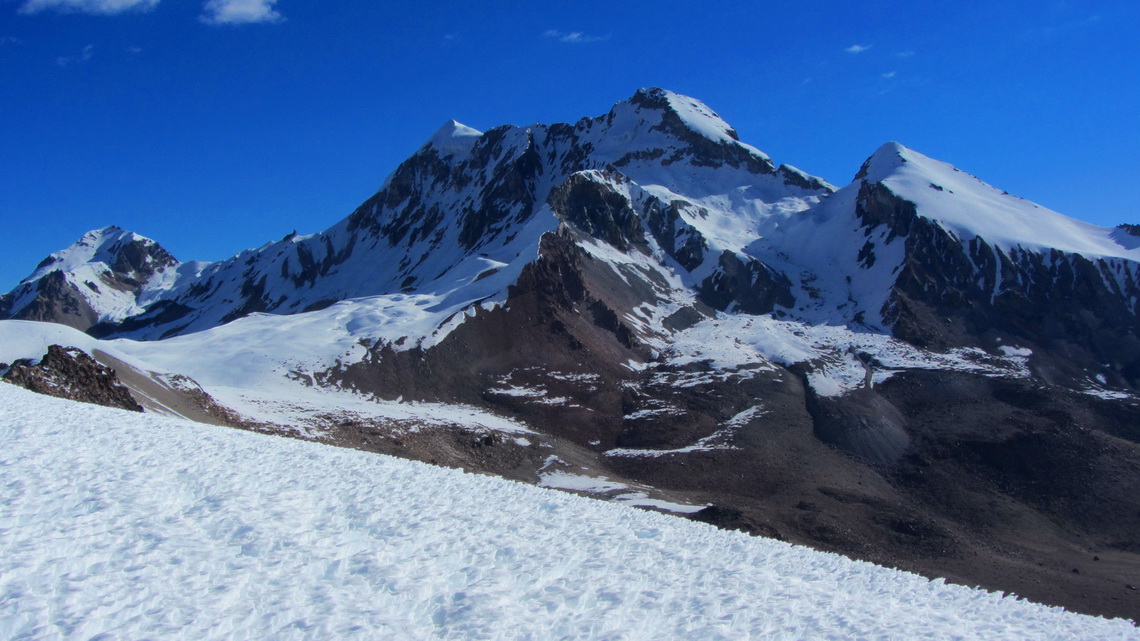 On the summit ridge of Cerro Yana Sanca Grande with Nevado Solimana