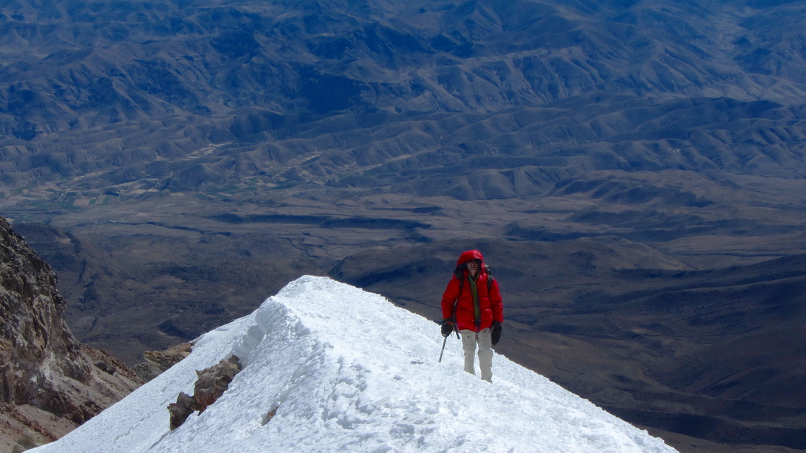 The last icy ridge to the summit
