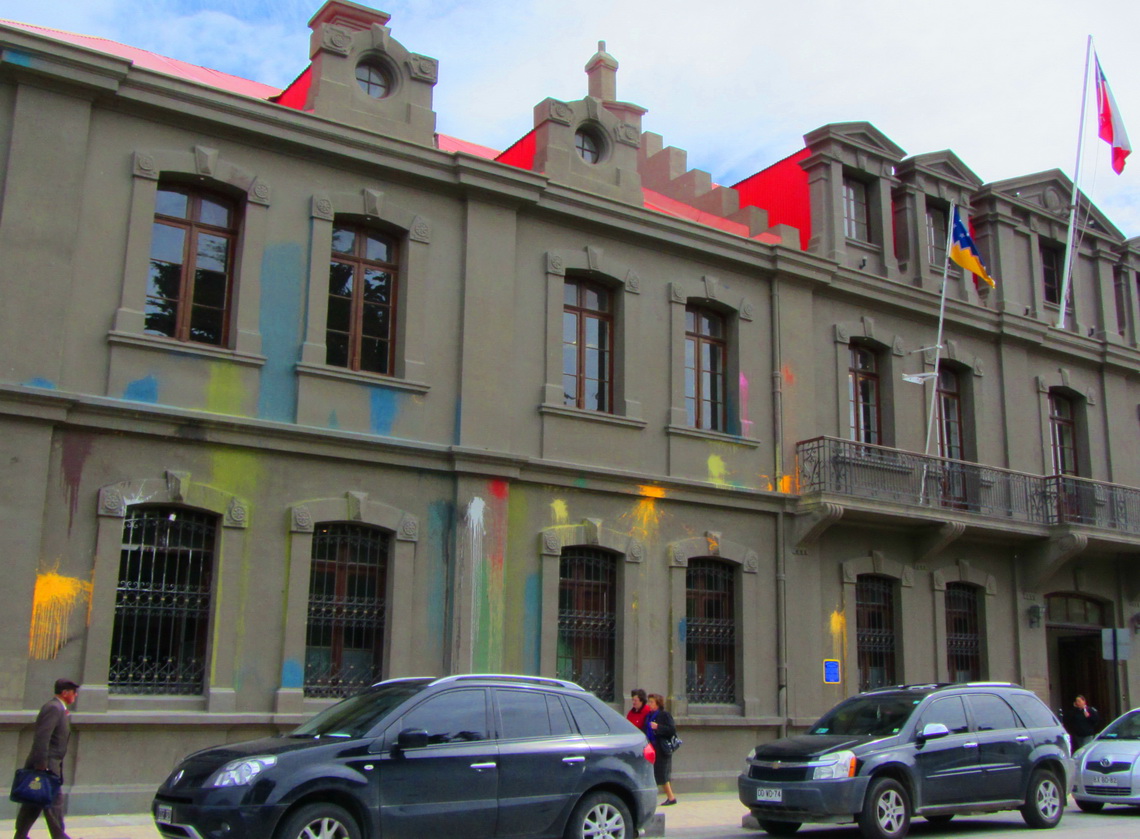 City hall with same remains of the last demos 