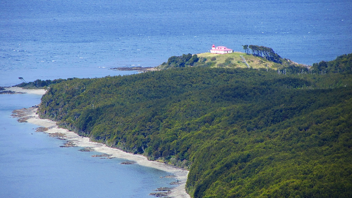 Faro Cabo San Isidro from the ascent to Monta Tarn