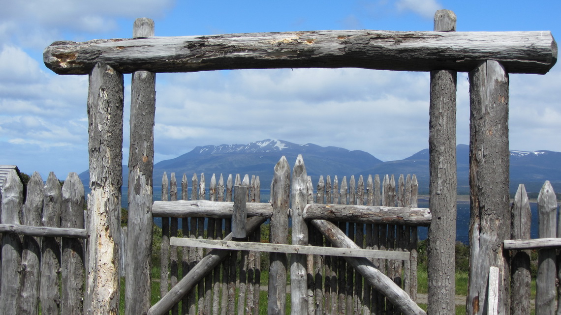 Gate of Fuerte Bulnes with Monte Tarn