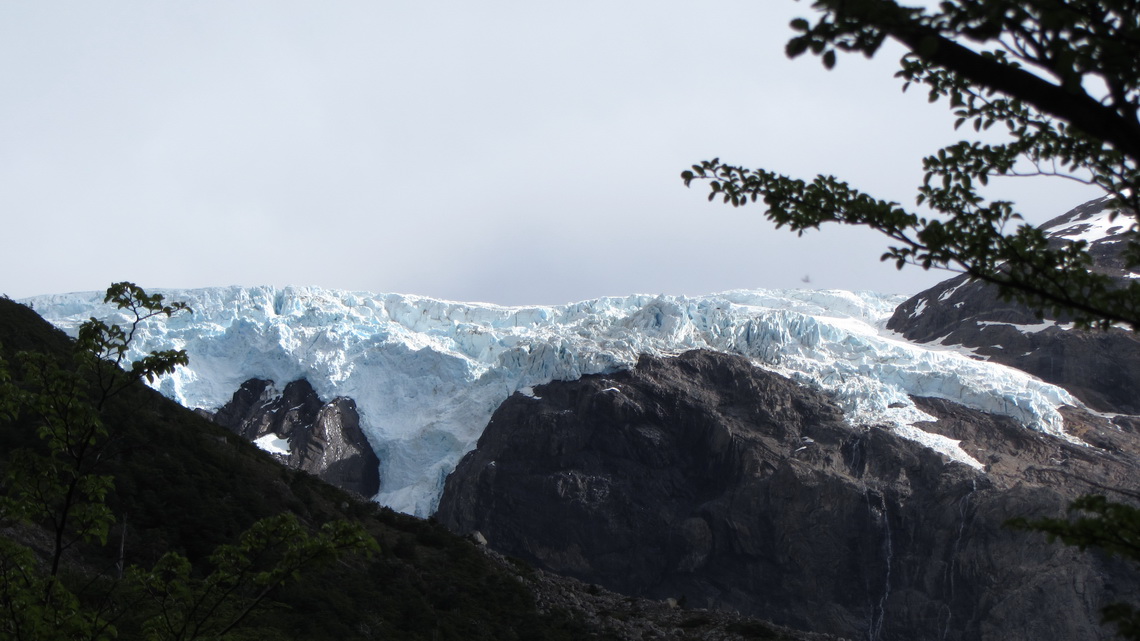 Glaciar Los Perros coming down from the Torres del Paine