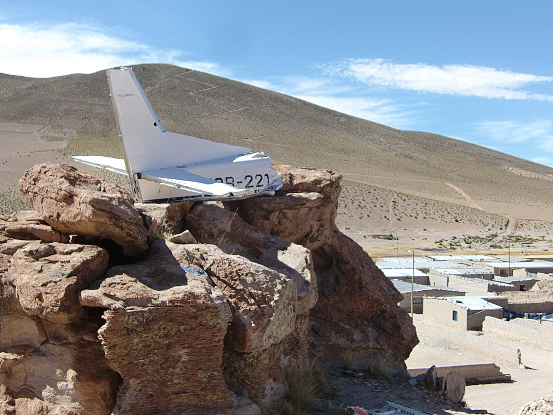 Crashed aircraft in San Cristobal