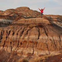 Rosemarie with the badlands of Horse Thief Canyon