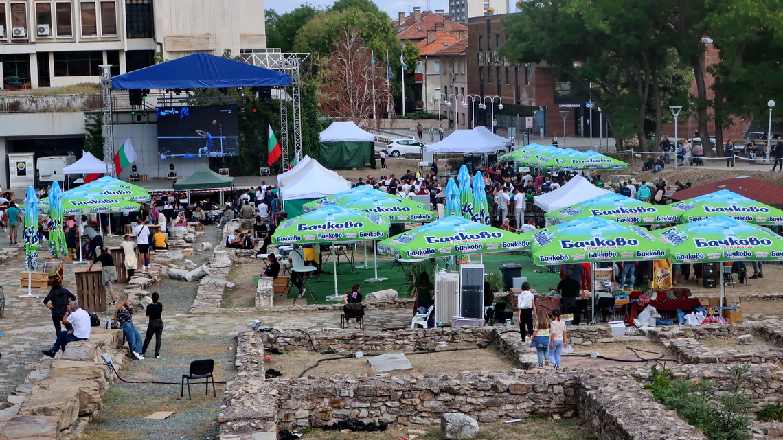 People watching the final volleyball world championship match between Bulgaria and Italy in the ancient forum of Stara Zagora