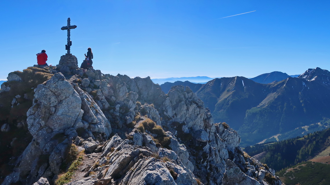Southwestern view with the top of Vordernberger Griesmauer